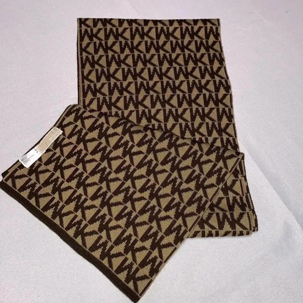 Michael Kors Scarf, Excellent Condition.